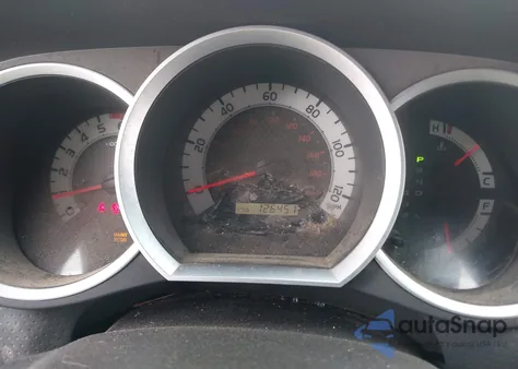 2015 Toyota Tacoma Base V6 z USA, uszkodzony, nr VIN 3TMLU4EN8FM206394